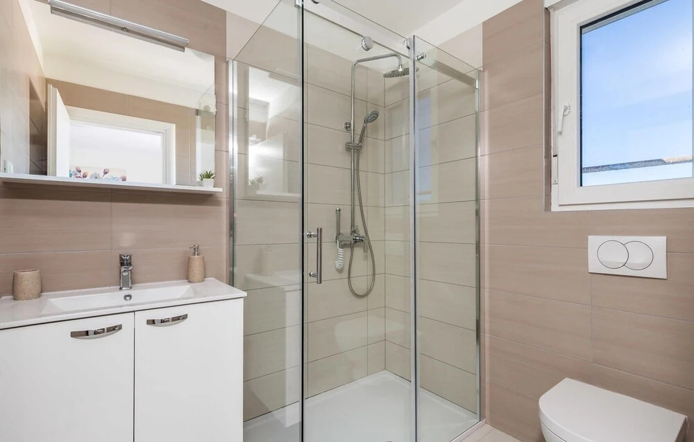 Nice Home in Mundanije With 4 Bedrooms, Wifi and Outdoor Swimming Pool