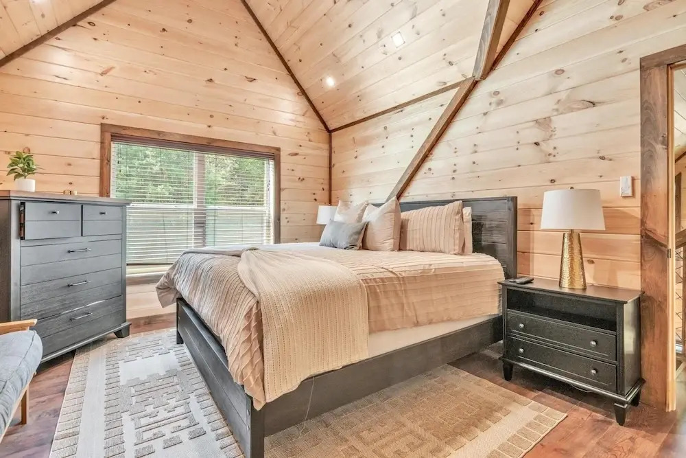 Ern803 - Beary Blue Oasis 2 Bedroom Cabin