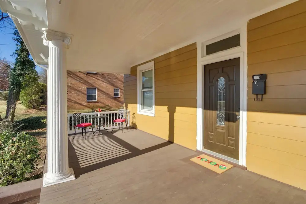 Cozy Roanoke Vacation Rental: 2 Mi to Downtown!