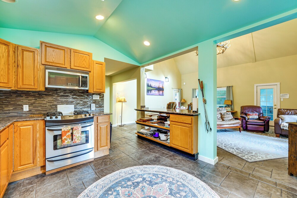 Ski, Fish & Explore: Packwood Home w/ Sauna!