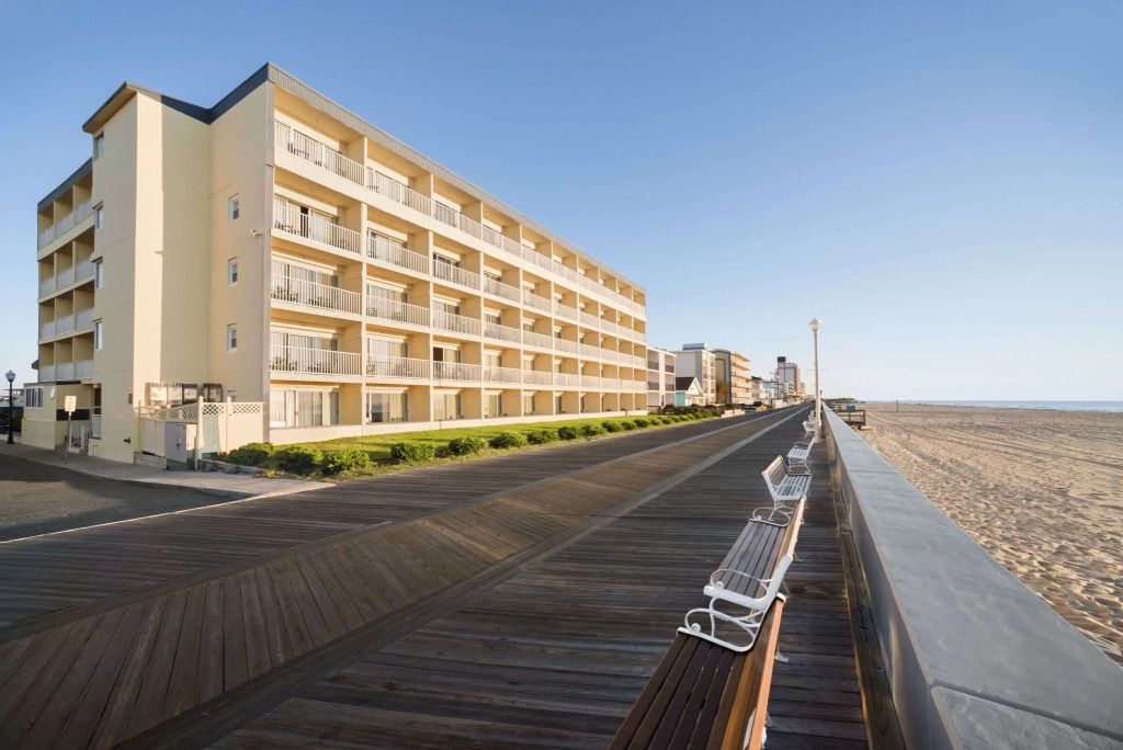 Howard Johnson Ginwa Plaza Hotel