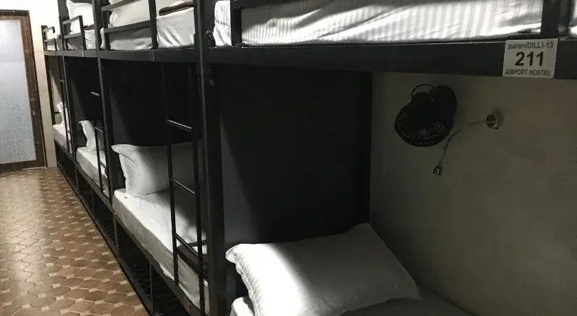 Airport Hostel 13