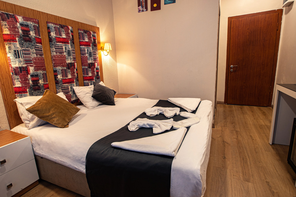 La Pazza Suites