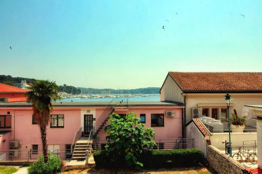 Studio Biritin- free parking