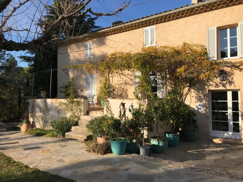Domaine du Clos dAlari-chambres dhôtes au milieu des vignes