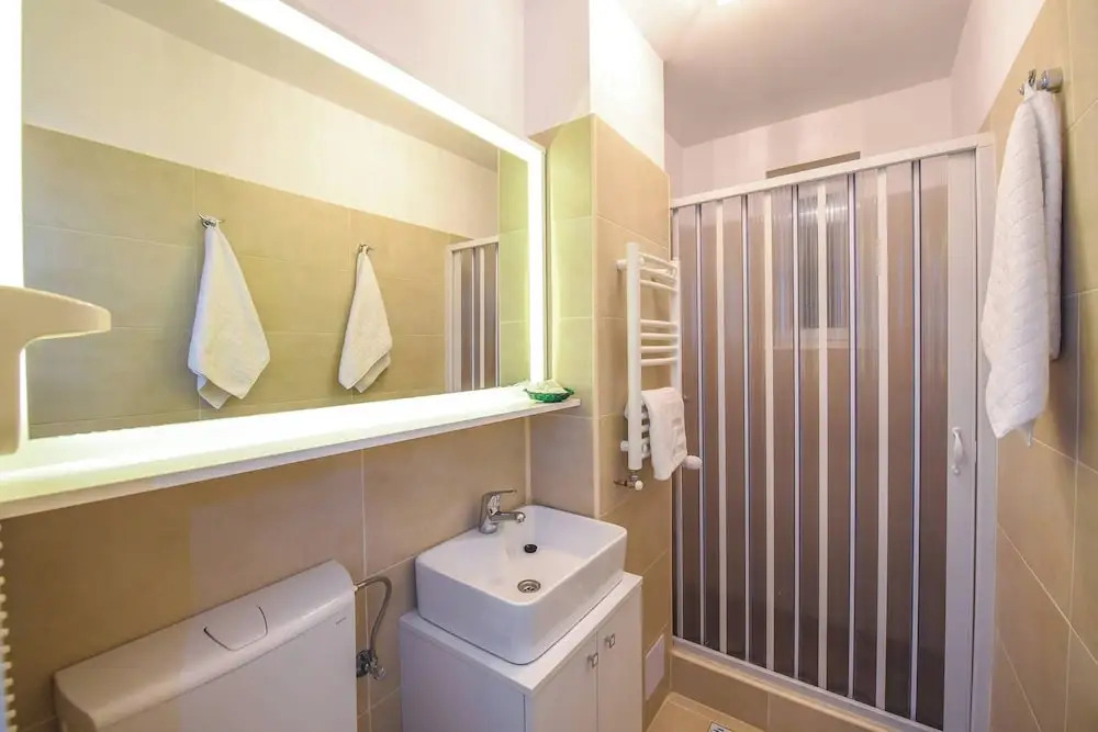 Libra Apartment - Two Bedrooms - 5 Guests - Next To Cismigiu Gardens