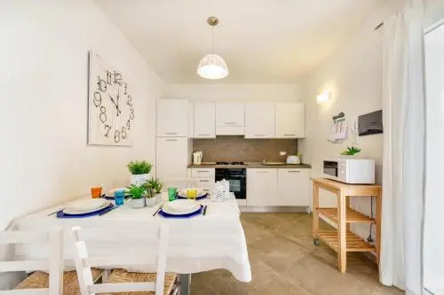 Caneis Apartments