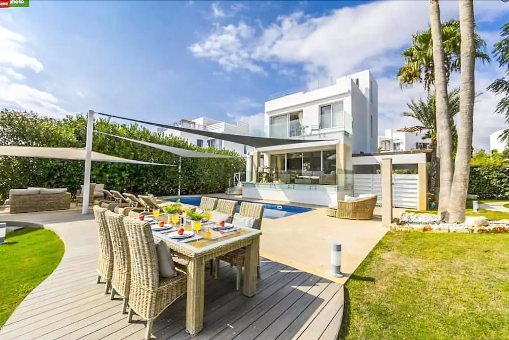 Cleopatra Villa