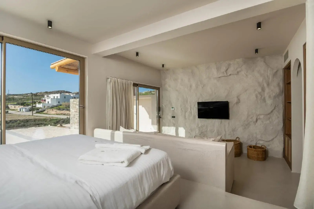 Solus Suites Milos