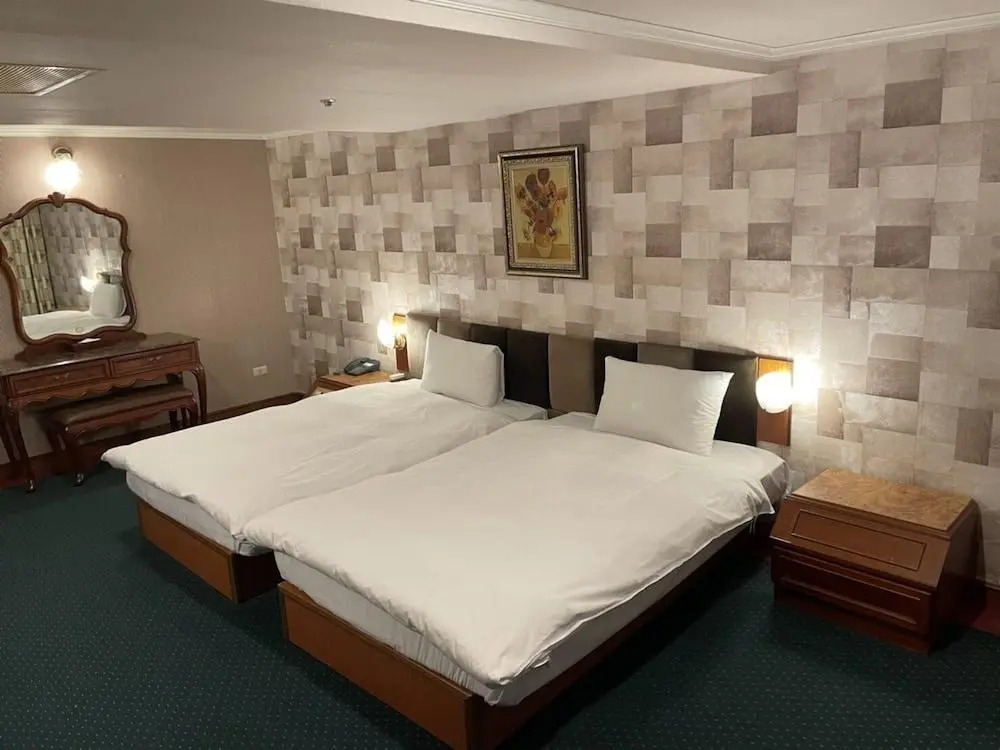 Long LuHotel
