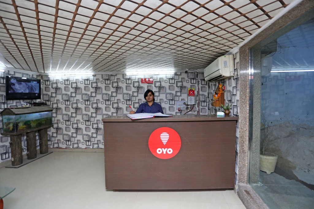 OYO 9786 Hotel Aerolook