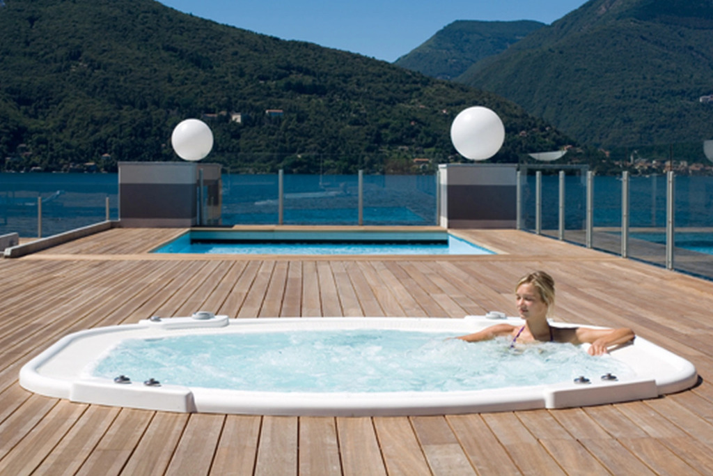 Vista di Maccagno Fantastico: View, Pool & Balcony - Happy Rentals