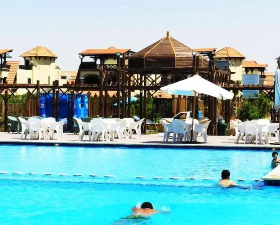 luxury pool View 2 bed chalet Golf porto Alamein شاليه فندقي جولف بورتو العلمين