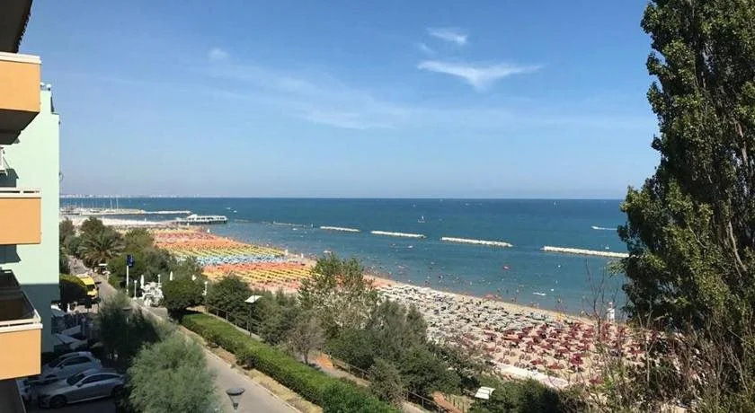 Club Hotel