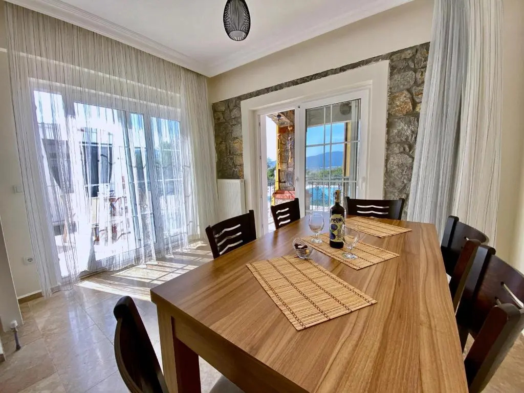 4 Bedroom - 3 Bathroom - 8 Person, Private Pool - Private 1000m2 Garden, DETACHED Villas, Unlimited WiFi - Free Parking