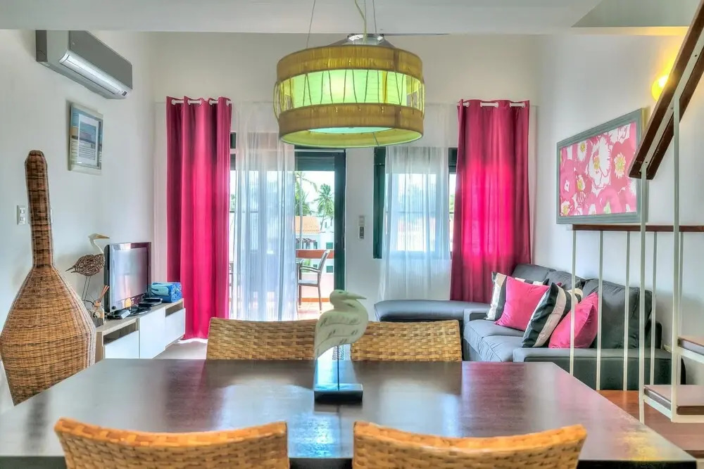 Exquisite Ocean and Pool View Apartment Next to the Beach