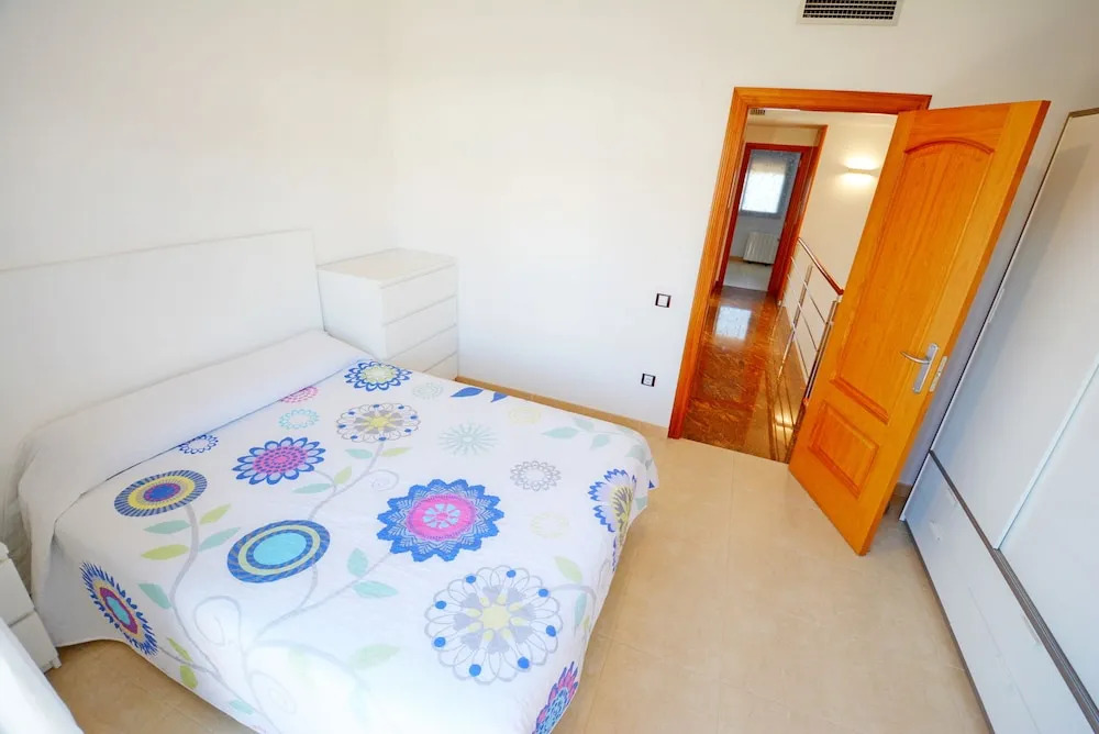Seafront House With Private Pool and Wif