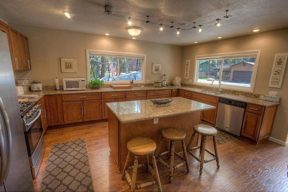 Corner Pocket Chalet