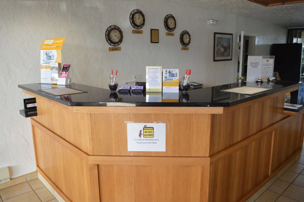 Econo Lodge & Suites Spokane
