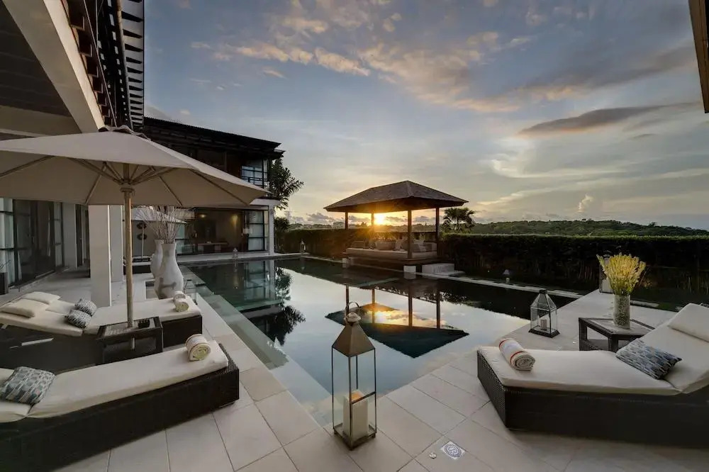 Villa Jamalu by Nakula