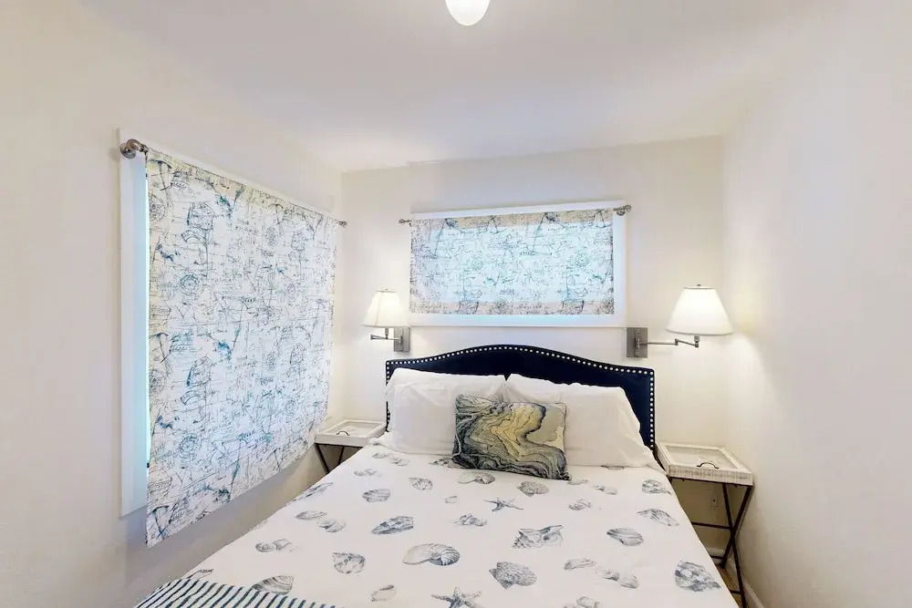 Stroll to Shore: Stinson Beach Gem w/ Hot Tub