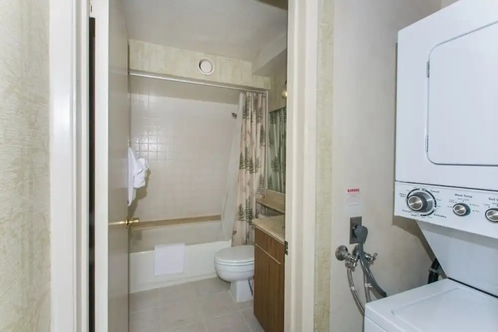 Discovery Bay 1602 1 Bedroom Condo
