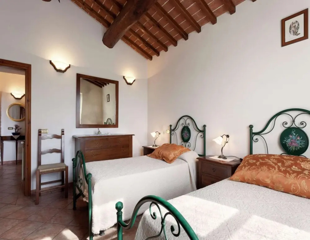 Apartment Near Cortona With Pool and Roman Charm