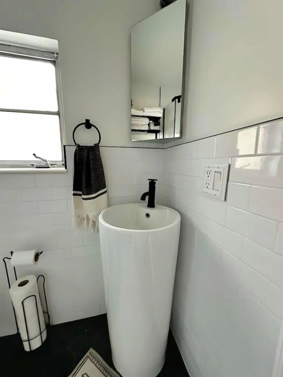 Cute 1940 Boutique Studio Condo by RedAwning