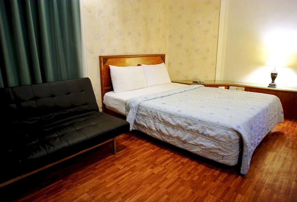 Old School - Nan Fun House Hotel