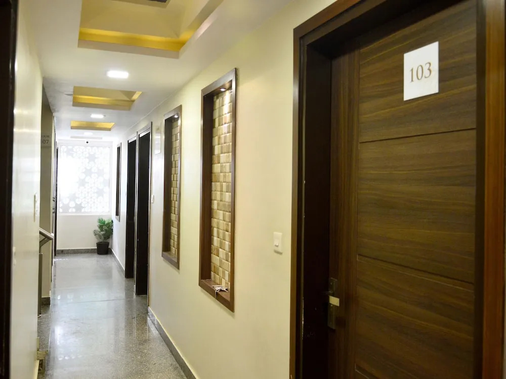 OYO 1746 Hotel RnB Select
