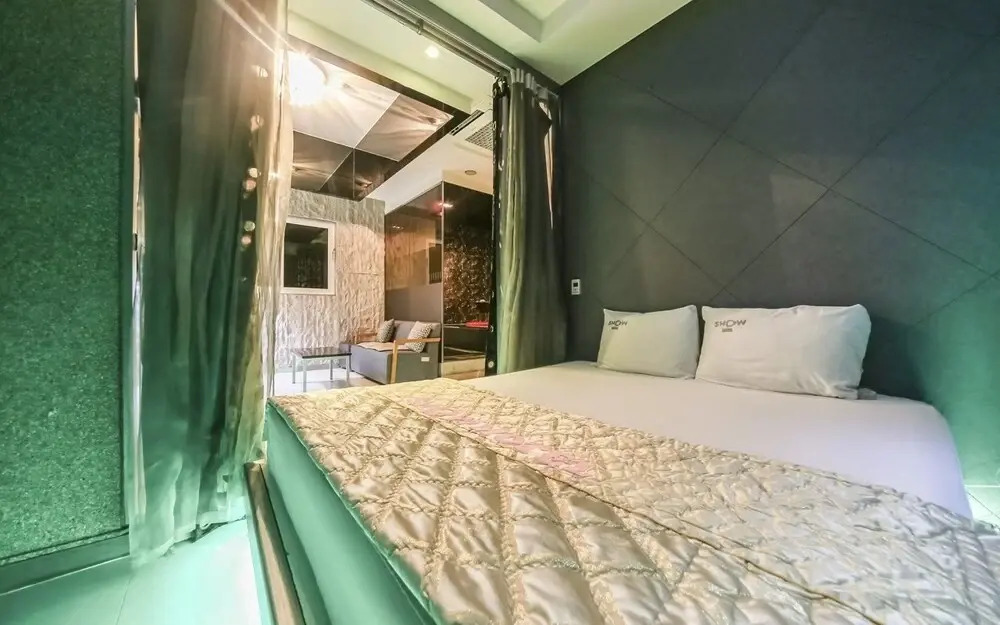 Show Motel