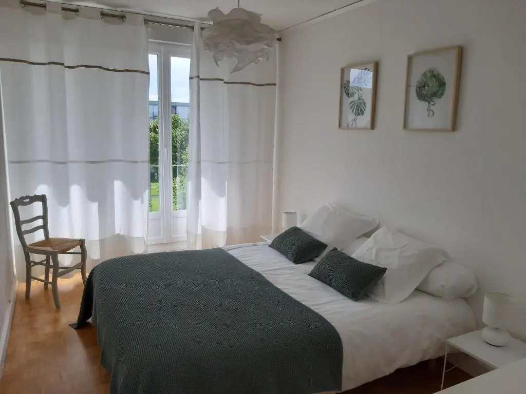 Appartement lumineux idéalement situé à proximité de musées équipements sportifs salle de spectacle commerces
