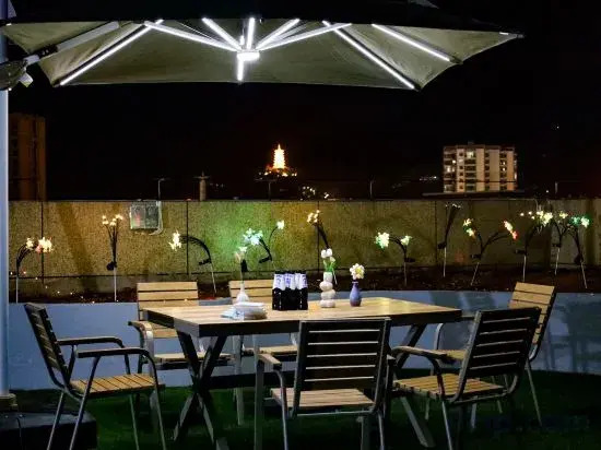 Meige Hotel (Red River Maitreya)