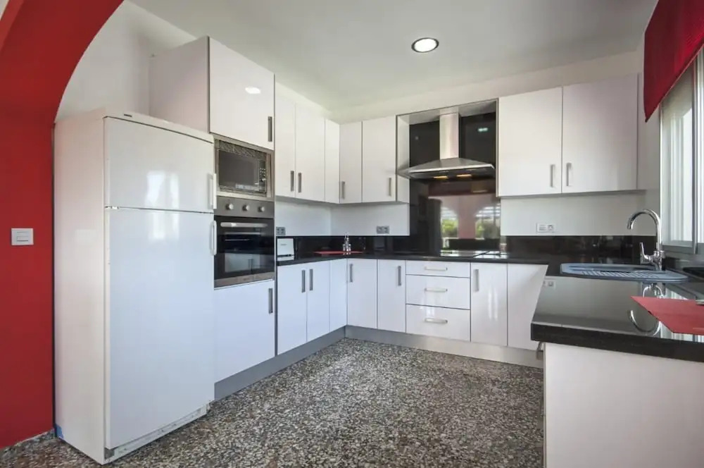 Villa - 12 Bedrooms with Pool and WiFi - 104986