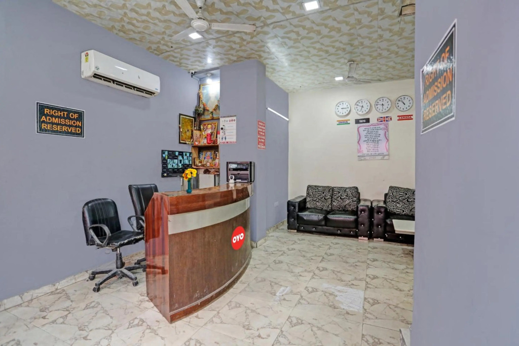 OYO Flagship 70376 Hotel The Flash