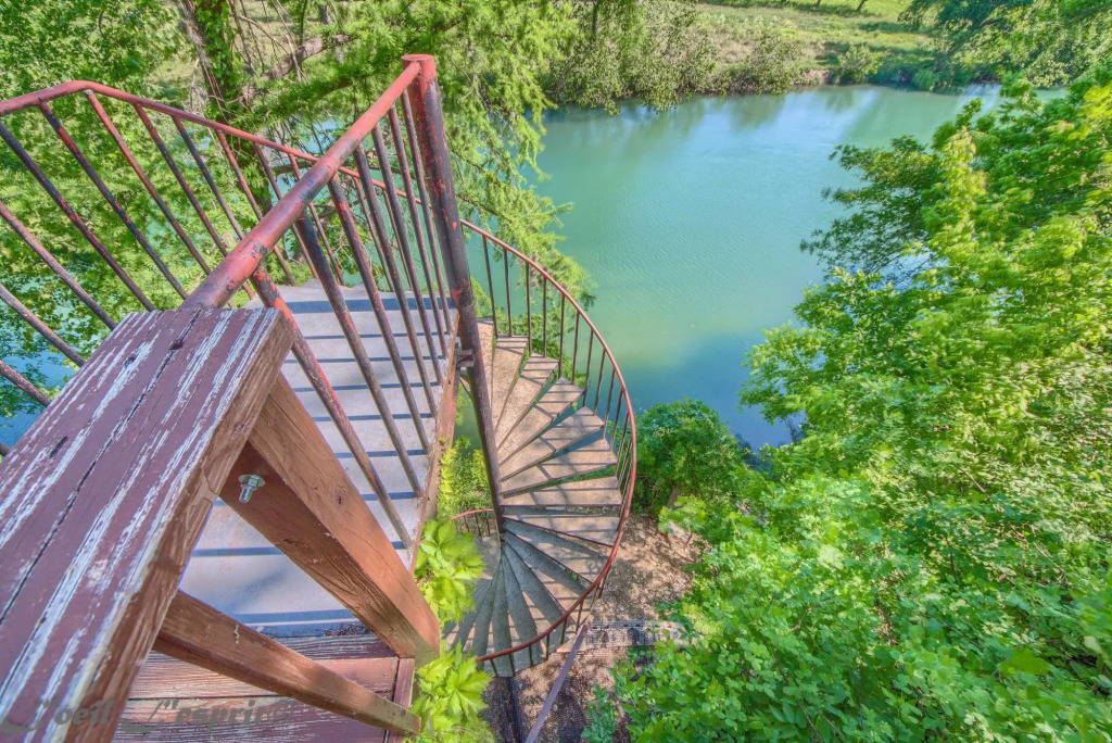 Riverside Condo SS 4B