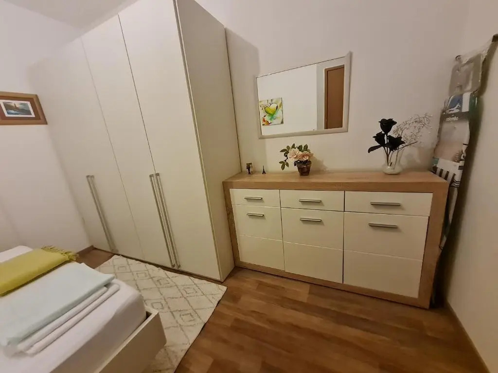 Apartments Brides Rock