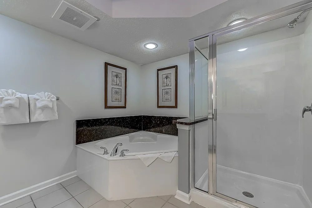 Yacht Club S 3-604 4 Bedroom Condo by Redawning