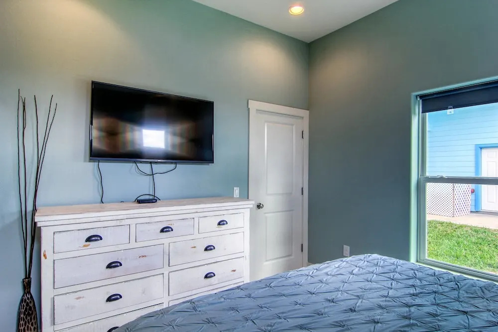 Salt and Lime 6 Bedrooms 5 Bathrooms Home