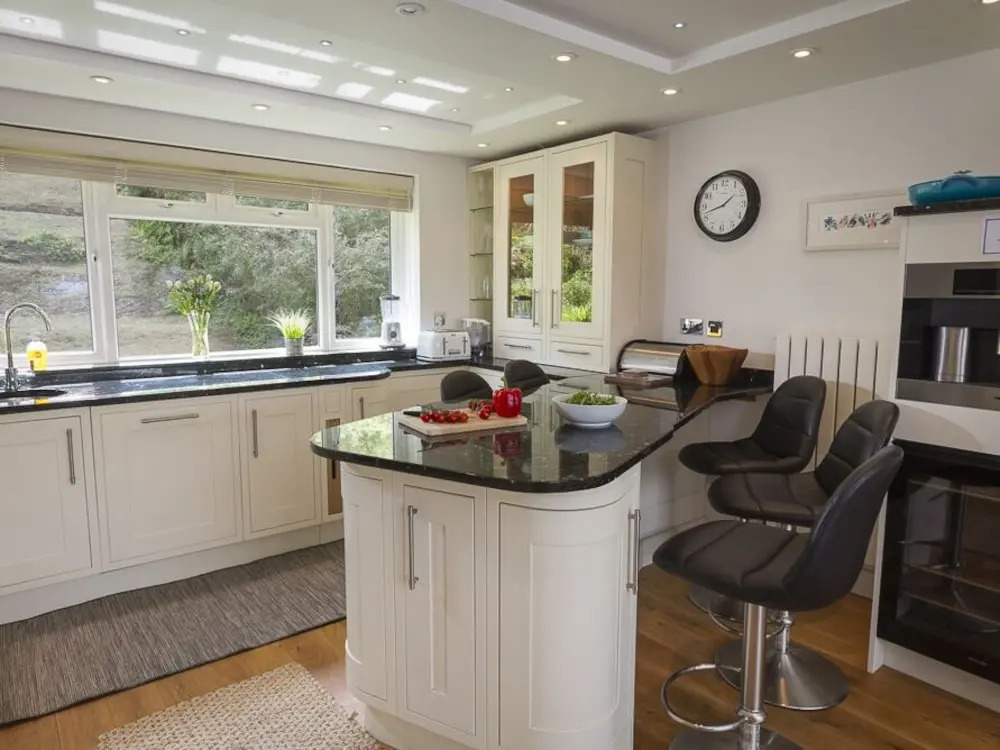 6 Knowle Court