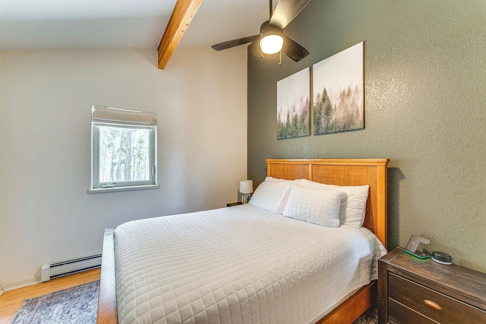 Stylish, Serene Angel Fire Cabin w/ Hot Tub!