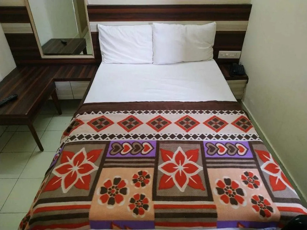 Iroomz Sri Balaji Residency