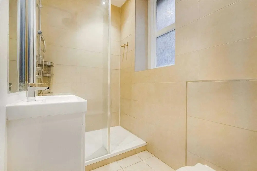 Beautiful flat Next to Victoria Station