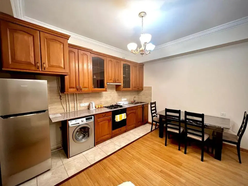 New Luxury 2 Bedroom + Balcony By Republic Square