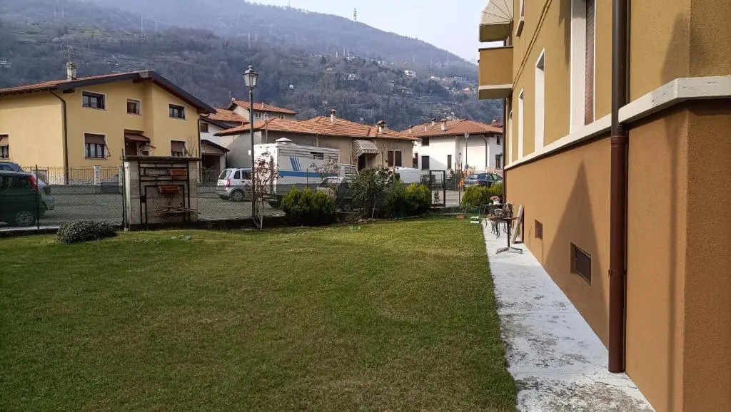 Apartment at few steps from the lake - Larihome A16