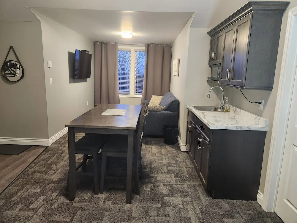 Newfound Inn and Suites