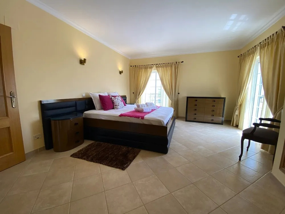 Pêra Amazing Villa With Pool by Homing