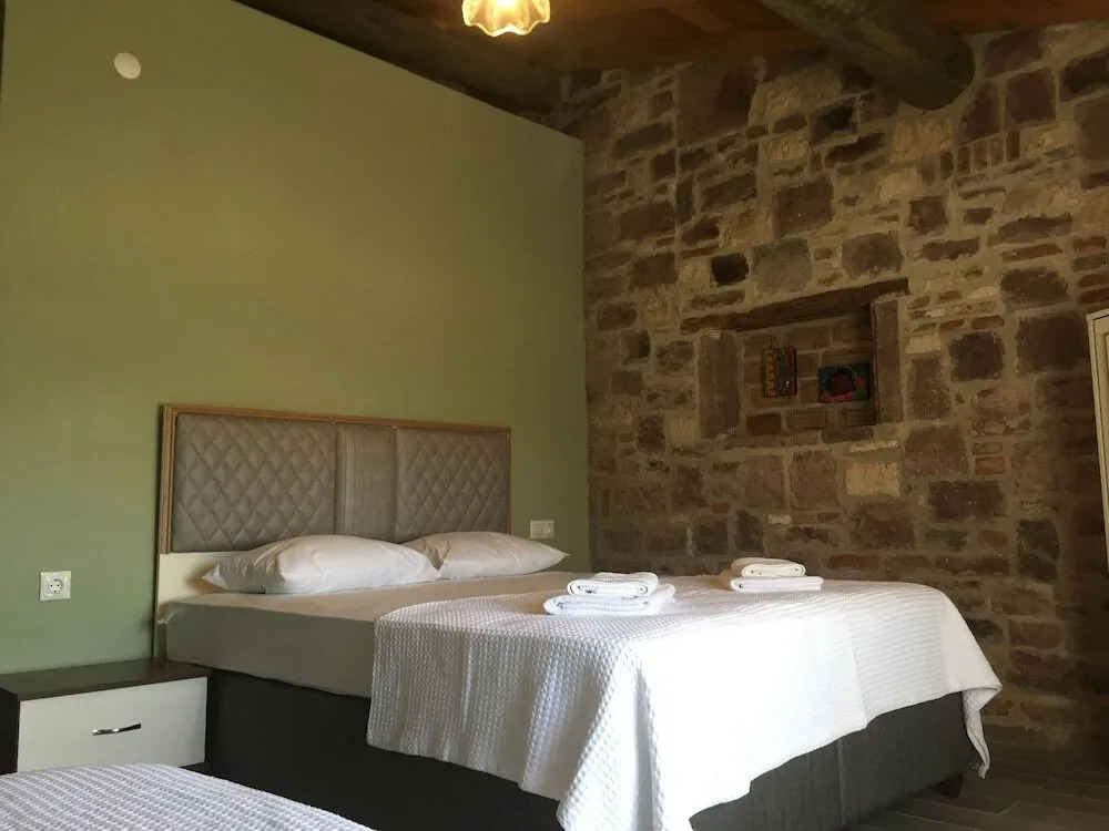 Hayat Alti Otel Ayvalik