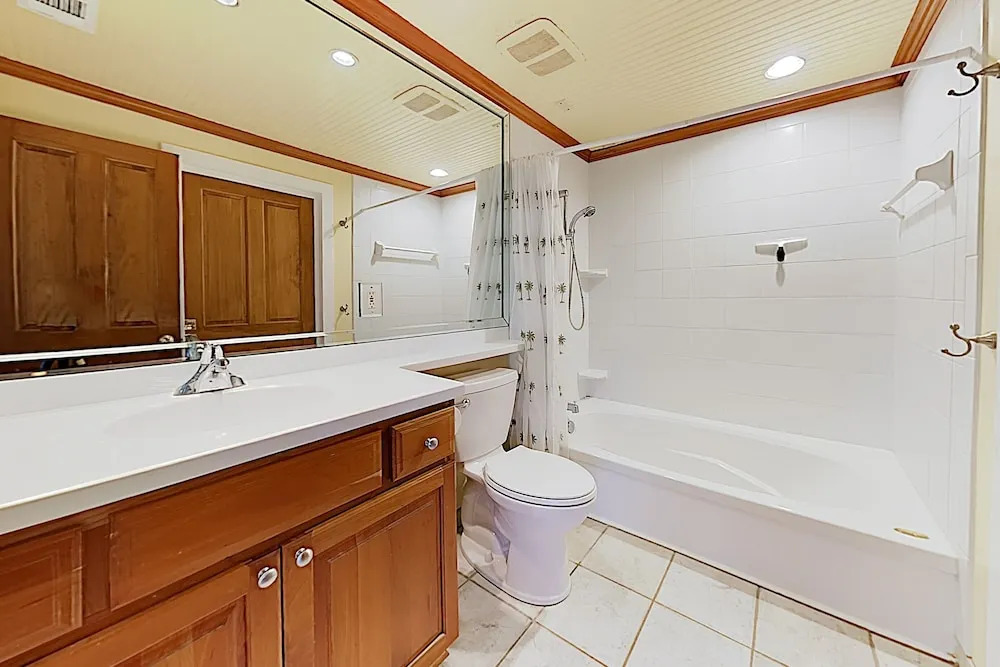 New Listing! Stunning Sea Pines Treetop Oasis 1 Bedroom Condo