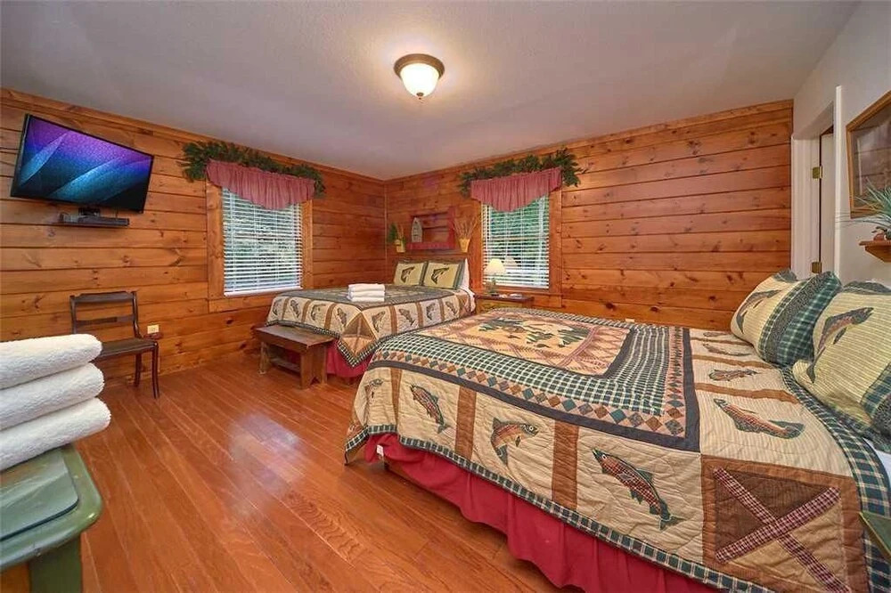 A Bear Creek 5 Bedroom Home with Hot Tub